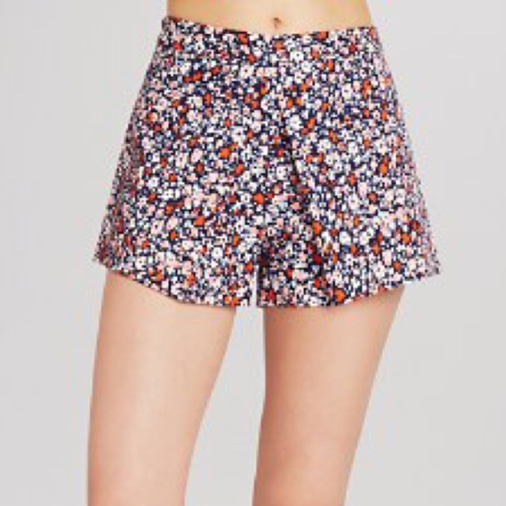 NWOT BCBGeneration Floral Pleated Front Shorts 4 S - Picture 2 of 8